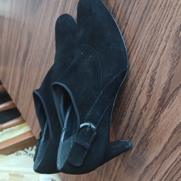 Stuart Weitzman black suede slip on bootie buckle 8 M - Picture 2 of 10